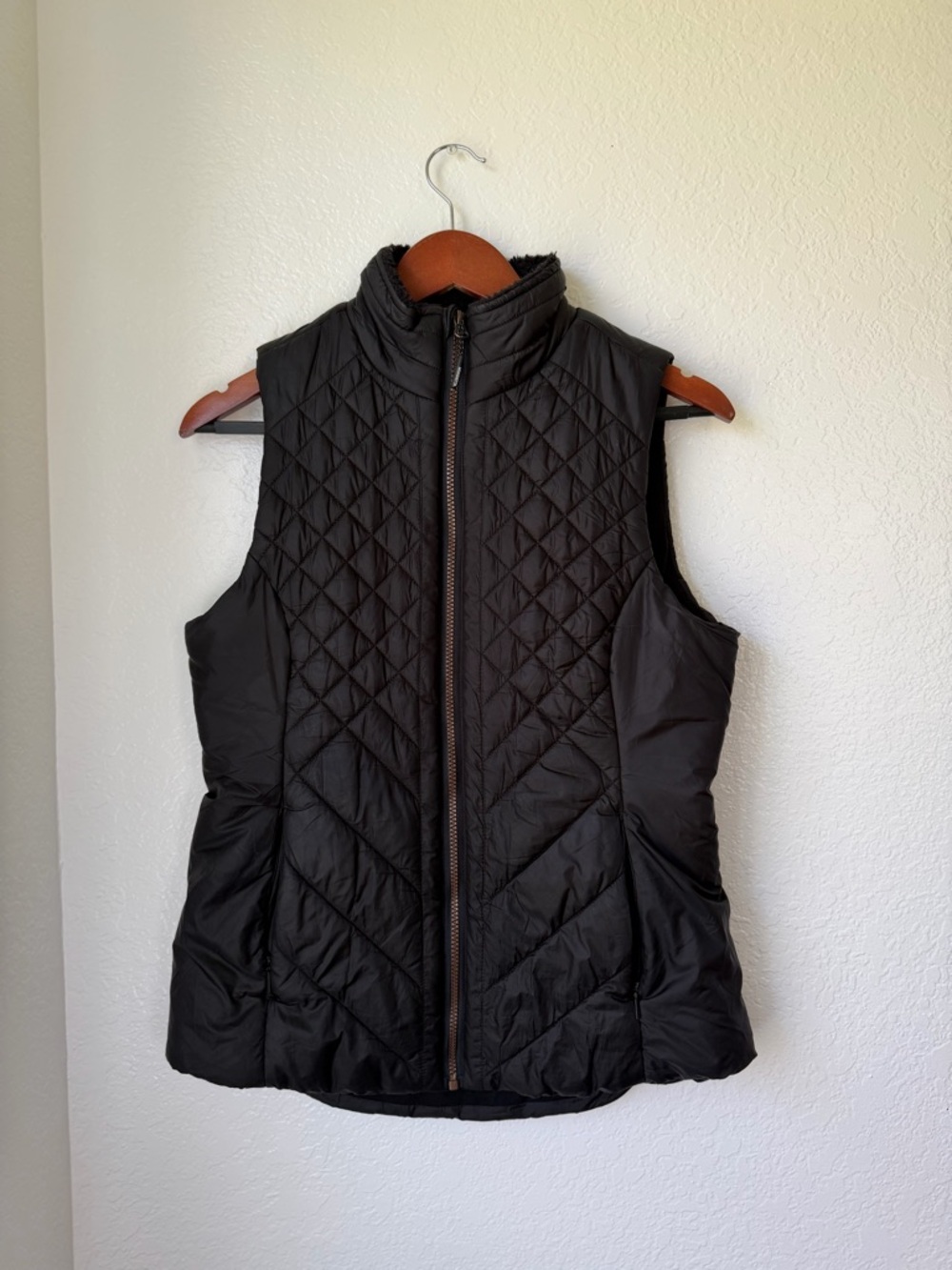 Mondetta Black Quilted Women’s Vest with Stand Collar